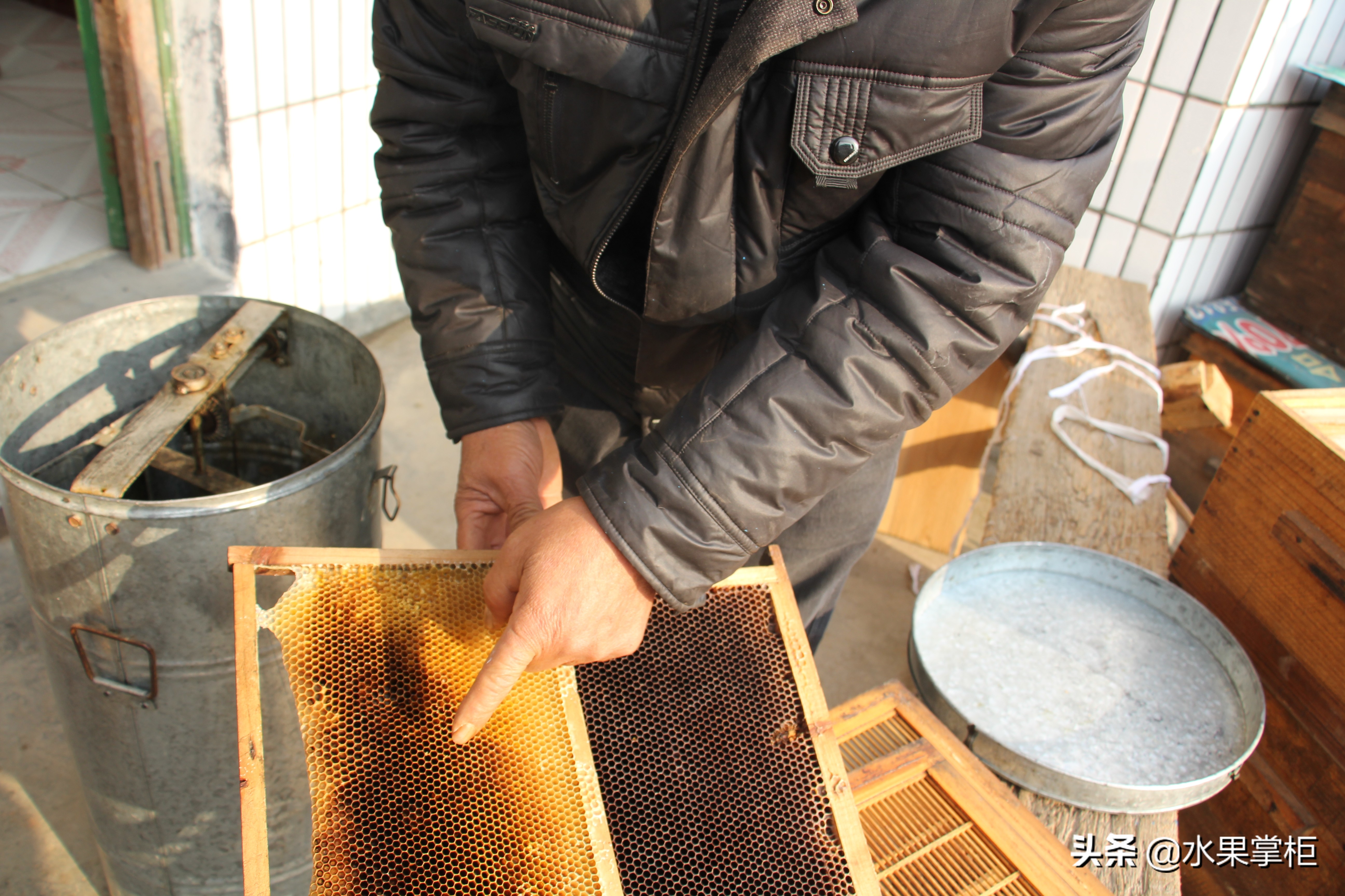 漲知識：農(nóng)家養(yǎng)土蜂蜜的工具，你認(rèn)識幾個？留言回復(fù)，連載哦