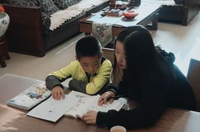 大學(xué)生每月1000元生活費夠嗎？40萬人票選出結(jié)果出爐，有點意外