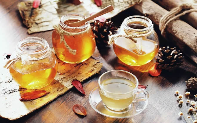 生蜂蜜和熟蜂蜜的區(qū)別是什么？(生蜜和熟蜜哪個(gè)好)