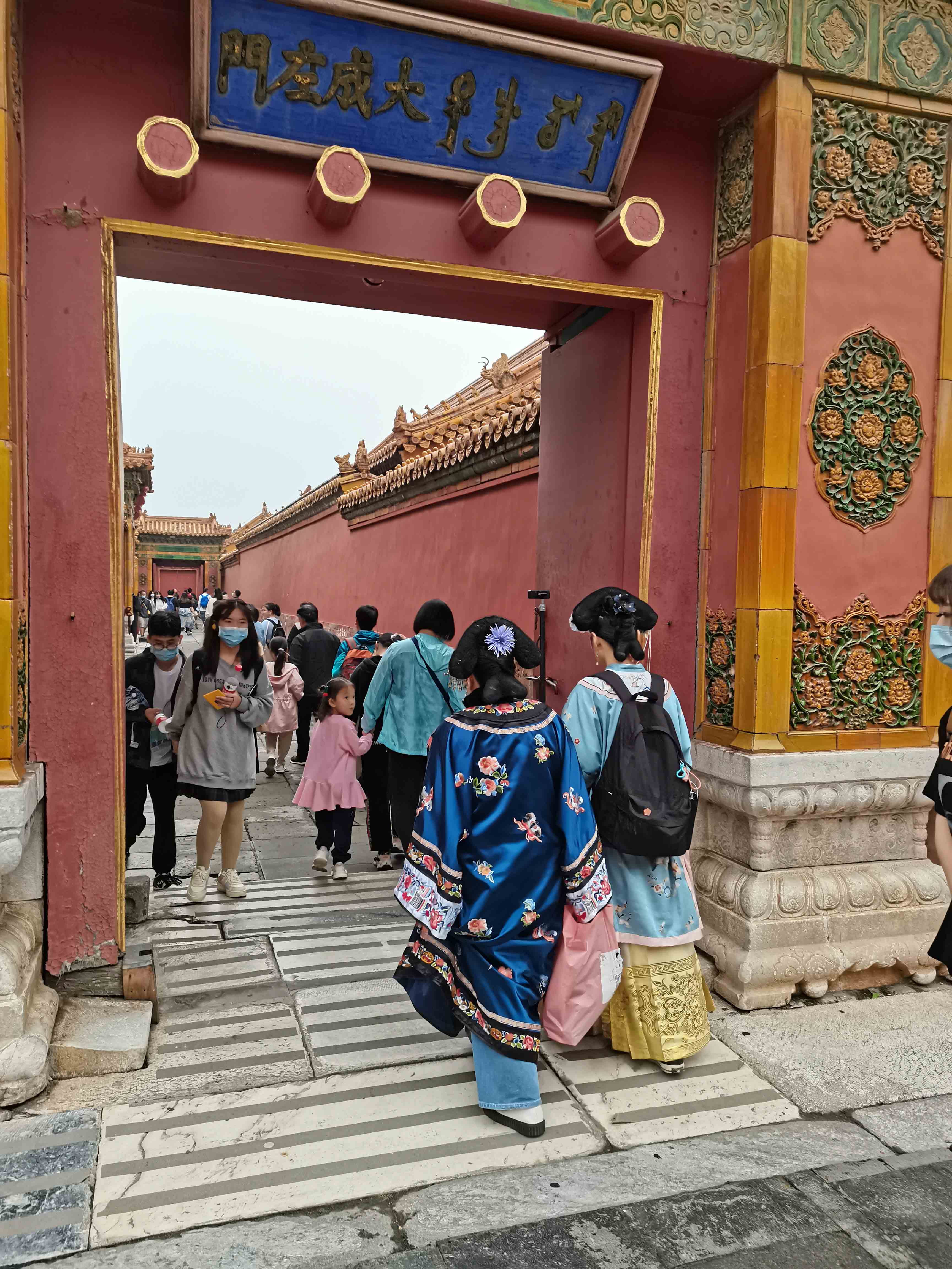 同升一面旗｜十一假期，游客們觀看升旗后歡呼：“祝福祖國(guó)越來越好”