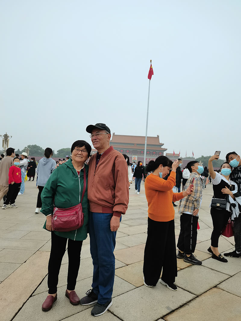 同升一面旗｜十一假期，游客們觀看升旗后歡呼：“祝福祖國(guó)越來越好”