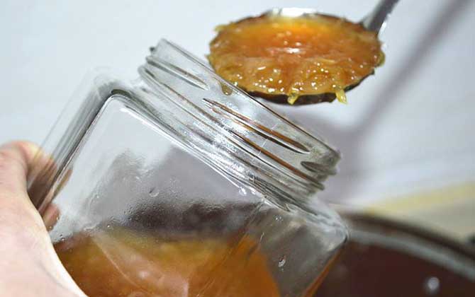 蜂蜜柚子茶怎么做？實際上做法很簡單，像這樣做基本都能做出來！