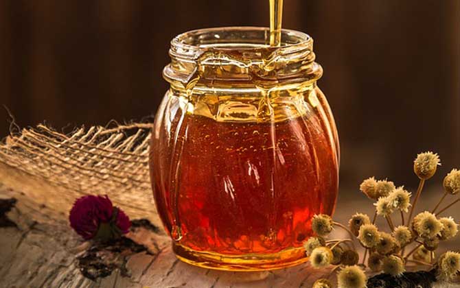 什么牌子的蜂蜜好？蜂蜜質(zhì)量與品牌無(wú)關(guān)，但大品牌相對(duì)更有保障！