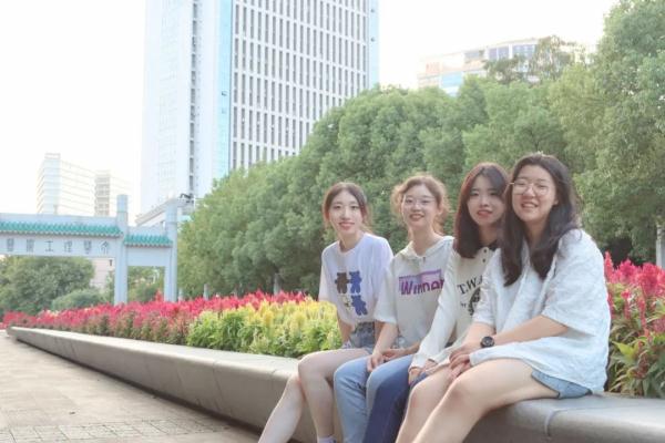 高中同班，大學同寢，緣分啊